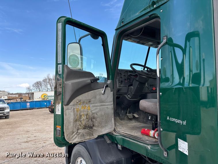 image for item FG1101 2016 Mack CXU613 semi truck