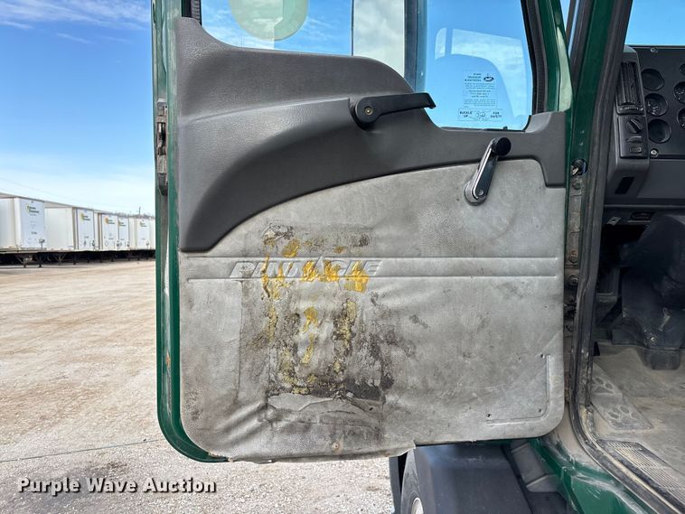 image for item FG1101 2016 Mack CXU613 semi truck