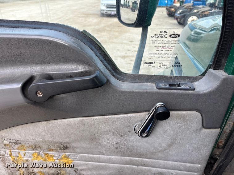 image for item FG1101 2016 Mack CXU613 semi truck