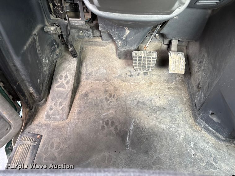 image for item FG1101 2016 Mack CXU613 semi truck