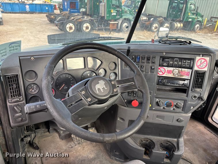 image for item FG1101 2016 Mack CXU613 semi truck