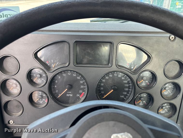 image for item FG1101 2016 Mack CXU613 semi truck