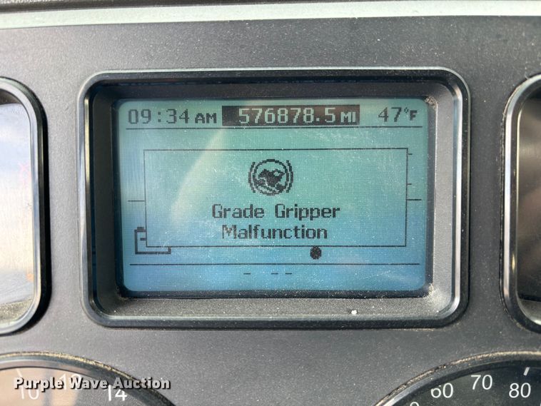 image for item FG1101 2016 Mack CXU613 semi truck