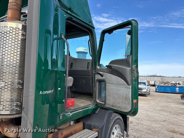 image for item FG1101 2016 Mack CXU613 semi truck