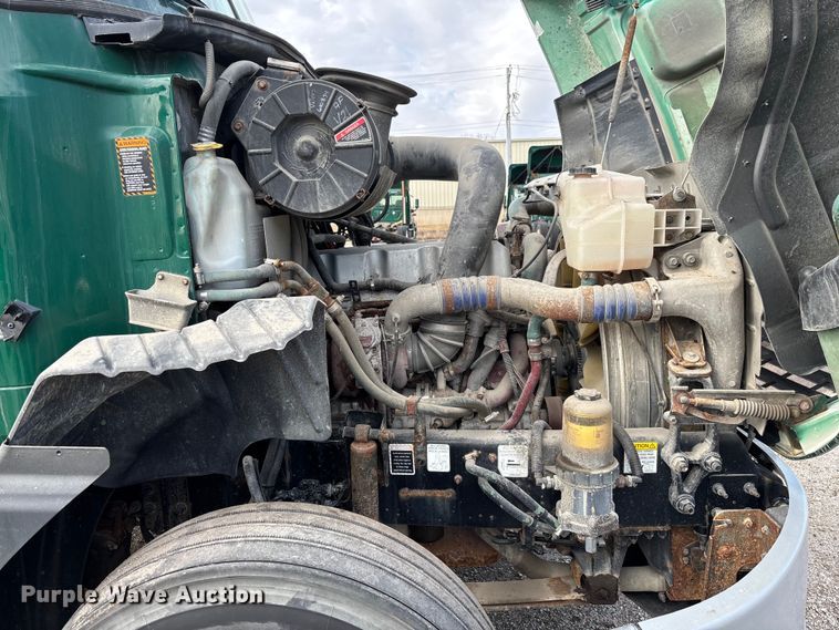 image for item FG1101 2016 Mack CXU613 semi truck