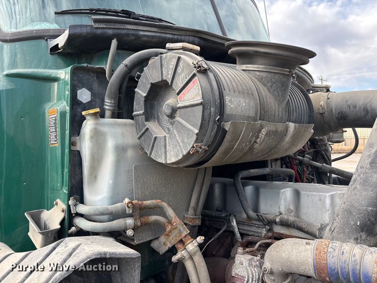 image for item FG1101 2016 Mack CXU613 semi truck