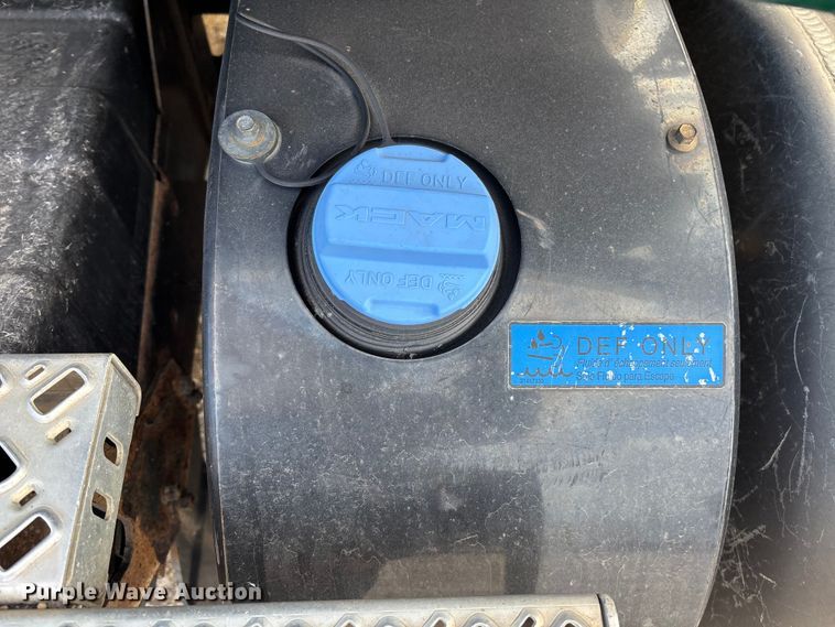 image for item FG1101 2016 Mack CXU613 semi truck