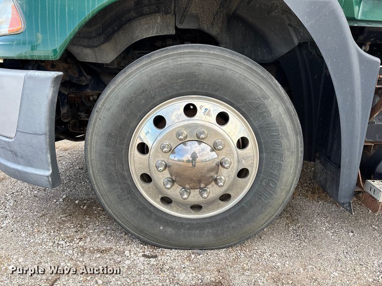 image for item FG1101 2016 Mack CXU613 semi truck