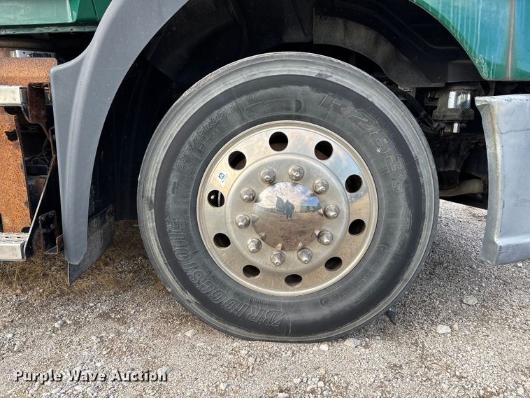 image for item FG1101 2016 Mack CXU613 semi truck