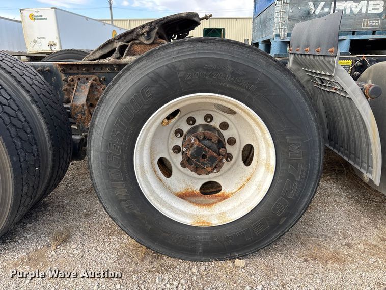 image for item FG1101 2016 Mack CXU613 semi truck