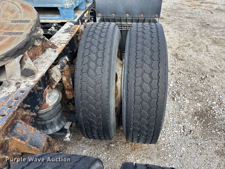 image for item FG1101 2016 Mack CXU613 semi truck