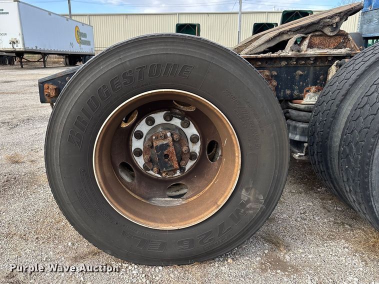 image for item FG1101 2016 Mack CXU613 semi truck