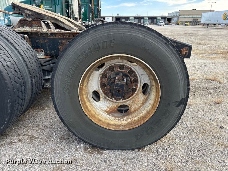 image for item FG1101 2016 Mack CXU613 semi truck