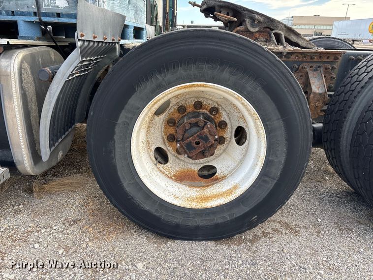 image for item FG1101 2016 Mack CXU613 semi truck