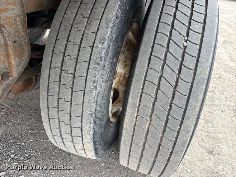 image for item FG1107 2013 Strick dry van trailer