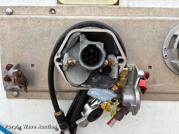 image for item FG1109 2013 Strick dry van trailer