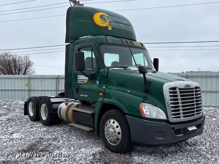 image for item FG1112 2017 Freightliner Cascadia 125 semi truck