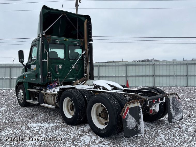 image for item FG1112 2017 Freightliner Cascadia 125 semi truck