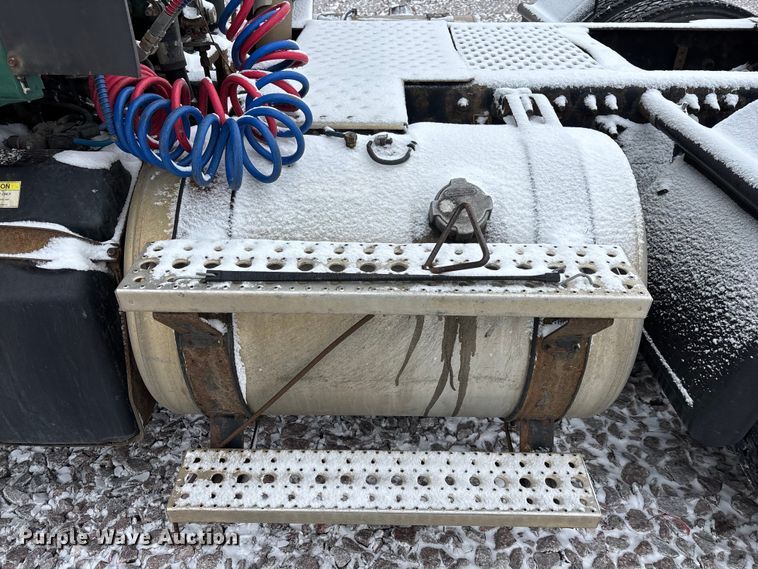 image for item FG1112 2017 Freightliner Cascadia 125 semi truck