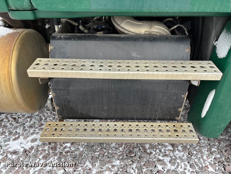 image for item FG1112 2017 Freightliner Cascadia 125 semi truck