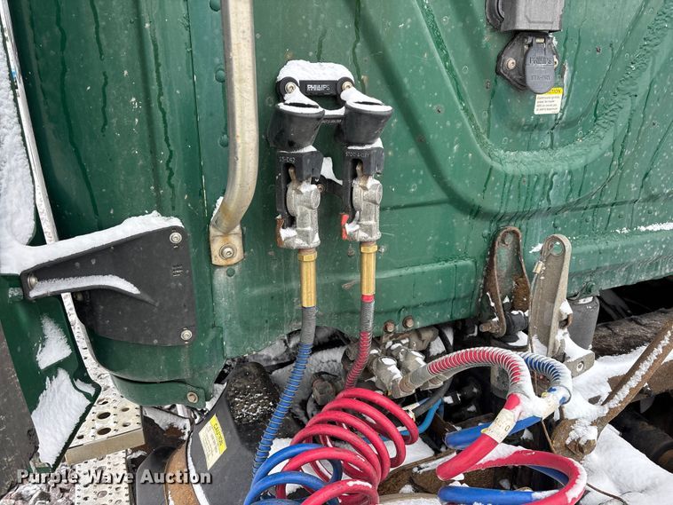 image for item FG1112 2017 Freightliner Cascadia 125 semi truck