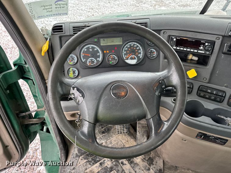 image for item FG1112 2017 Freightliner Cascadia 125 semi truck