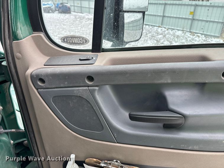 image for item FG1112 2017 Freightliner Cascadia 125 semi truck