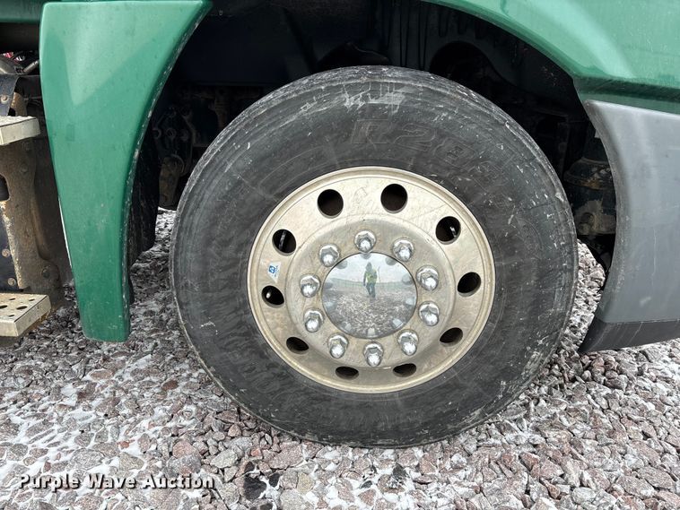 image for item FG1112 2017 Freightliner Cascadia 125 semi truck