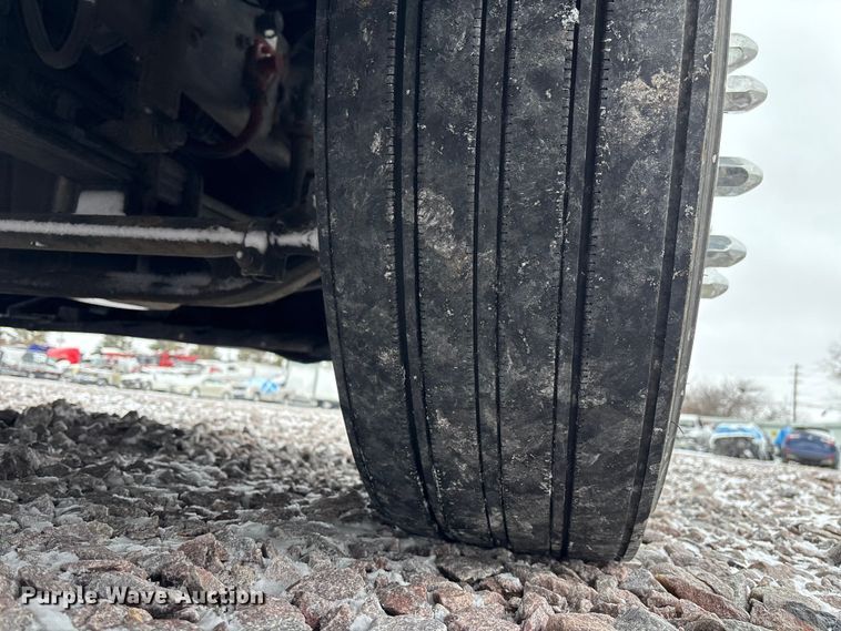 image for item FG1112 2017 Freightliner Cascadia 125 semi truck