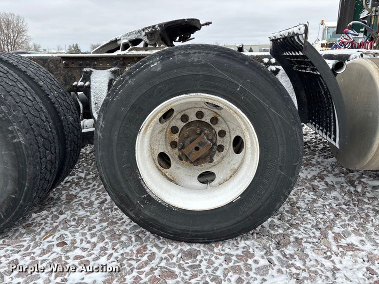 image for item FG1112 2017 Freightliner Cascadia 125 semi truck