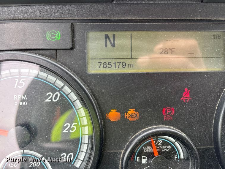 image for item FG1112 2017 Freightliner Cascadia 125 semi truck