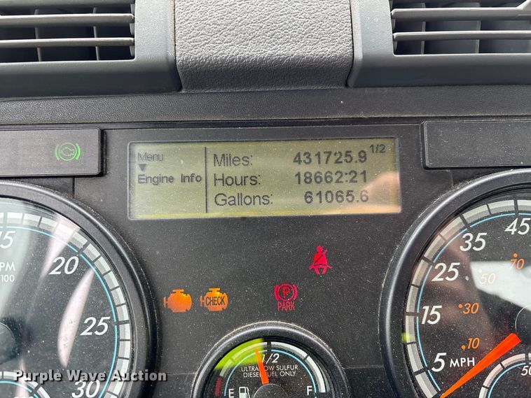 image for item FG1112 2017 Freightliner Cascadia 125 semi truck