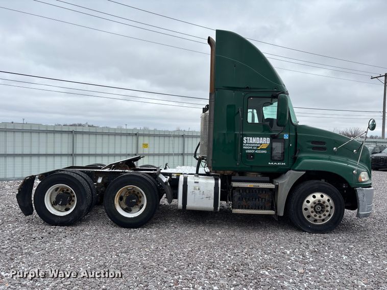 image for item FG1113 2016 Mack CXU613 semi truck