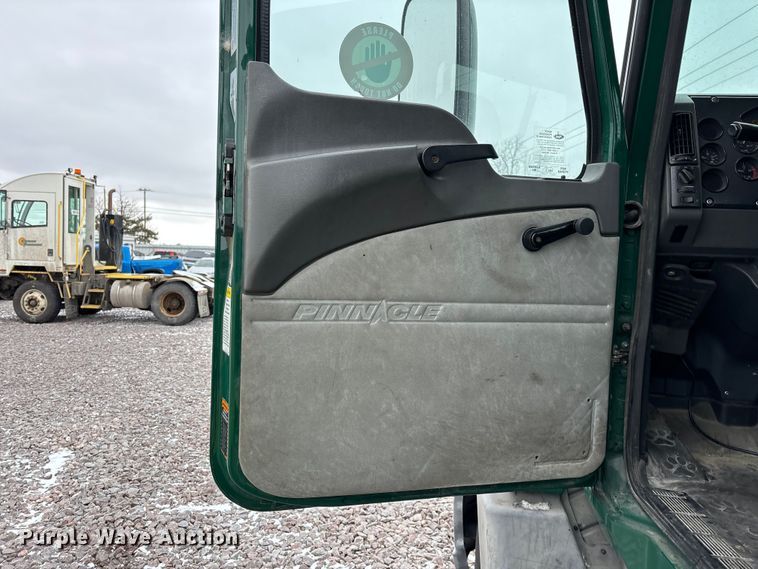 image for item FG1113 2016 Mack CXU613 semi truck