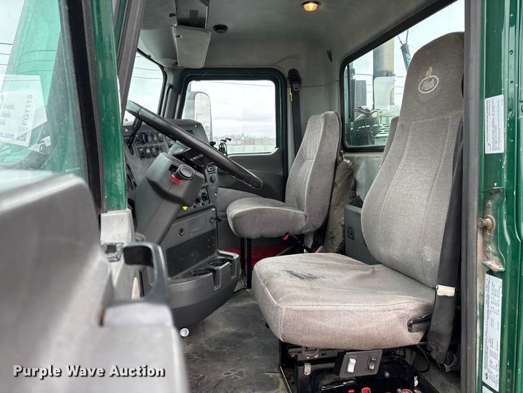 image for item FG1113 2016 Mack CXU613 semi truck