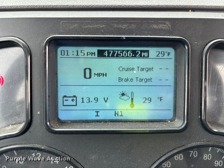 image for item FG1113 2016 Mack CXU613 semi truck