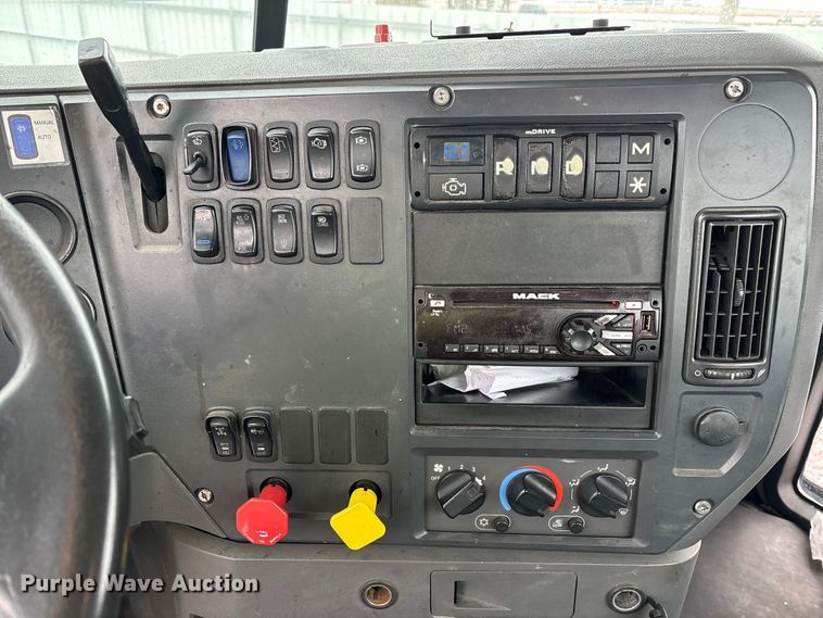 image for item FG1113 2016 Mack CXU613 semi truck