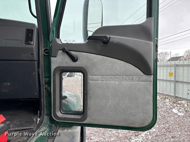 image for item FG1113 2016 Mack CXU613 semi truck