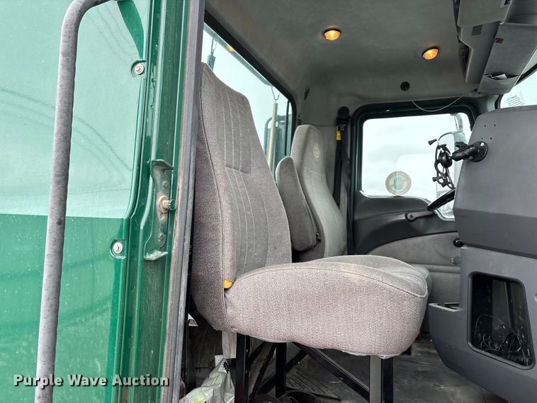 image for item FG1113 2016 Mack CXU613 semi truck