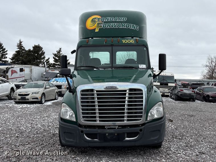 image for item FG1114 2017 Freightliner Cascadia 125 semi truck