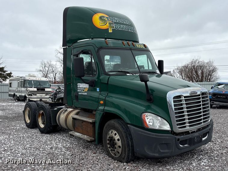 image for item FG1114 2017 Freightliner Cascadia 125 semi truck