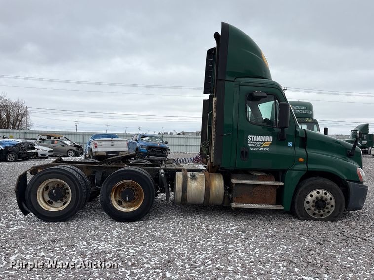 image for item FG1114 2017 Freightliner Cascadia 125 semi truck