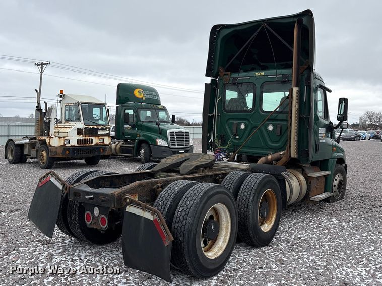 image for item FG1114 2017 Freightliner Cascadia 125 semi truck