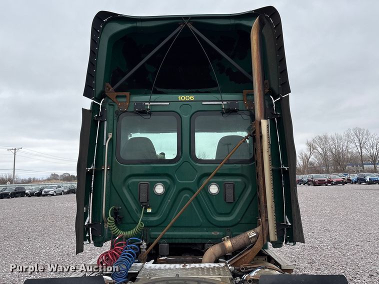 image for item FG1114 2017 Freightliner Cascadia 125 semi truck