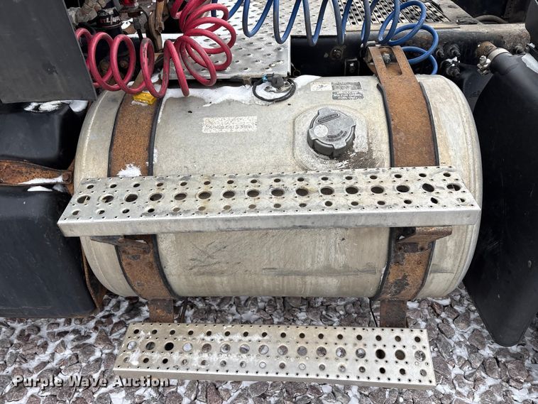 image for item FG1114 2017 Freightliner Cascadia 125 semi truck