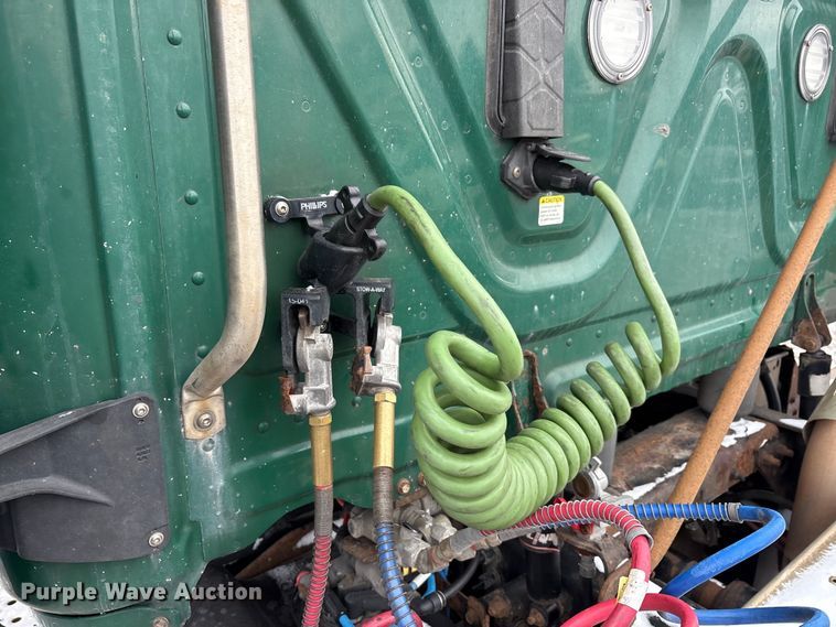 image for item FG1114 2017 Freightliner Cascadia 125 semi truck