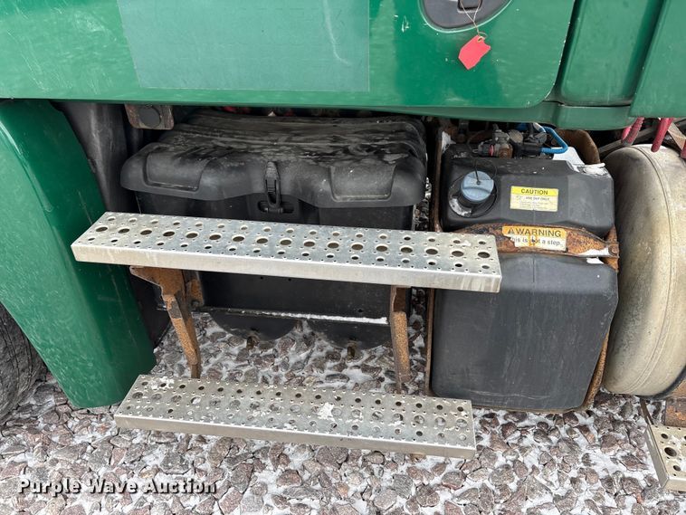 image for item FG1114 2017 Freightliner Cascadia 125 semi truck