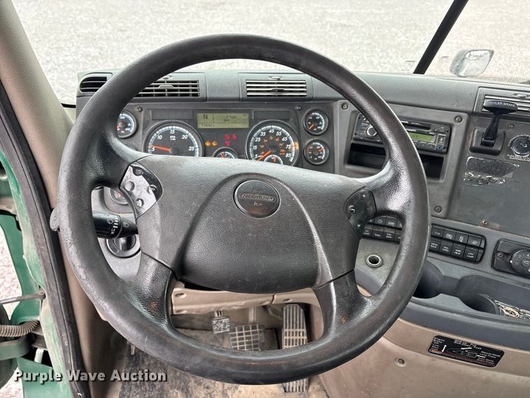 image for item FG1114 2017 Freightliner Cascadia 125 semi truck