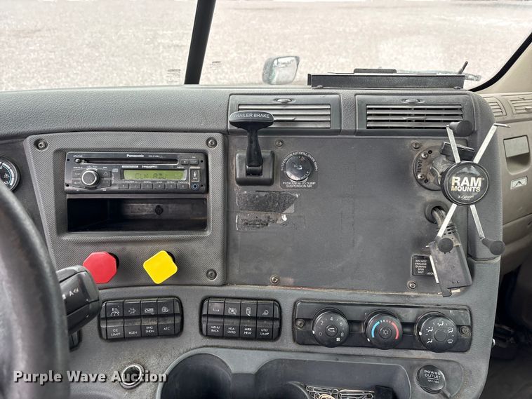 image for item FG1114 2017 Freightliner Cascadia 125 semi truck