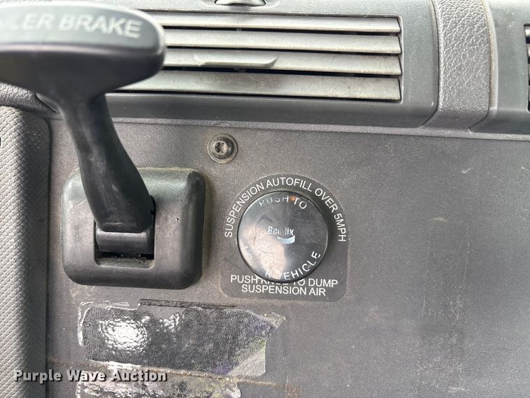 image for item FG1114 2017 Freightliner Cascadia 125 semi truck